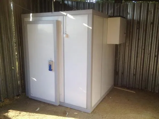 Монтаж морозильной камеры для Зоопитомника Московского Зоопарка.